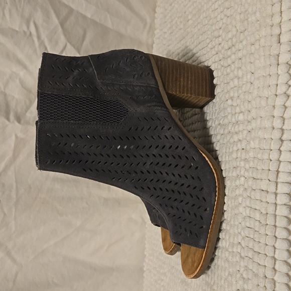 TOMS Majorca Floral Embossed Blue/Gray Peep-Toe - Picture 5 of 9